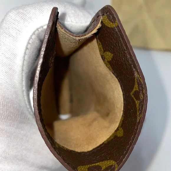 Authentic Louis Vuitton glasses case with lens cleaner and COA - Picture 5 of 9